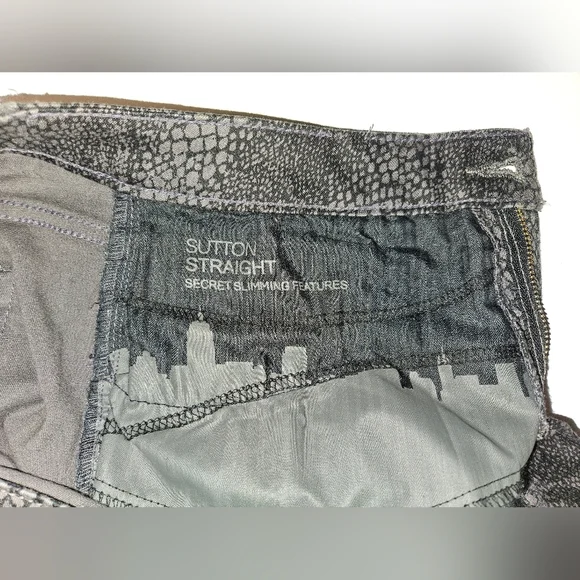 Jones New York Jeans - Black and Gray Snakeskin Look Jeans - size 6 - Picture 6 of 9